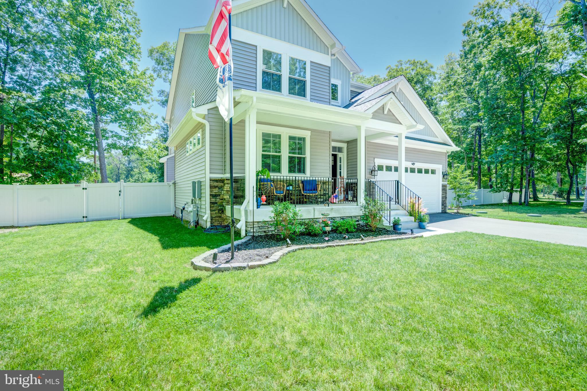 LAKE SHORE - Residential