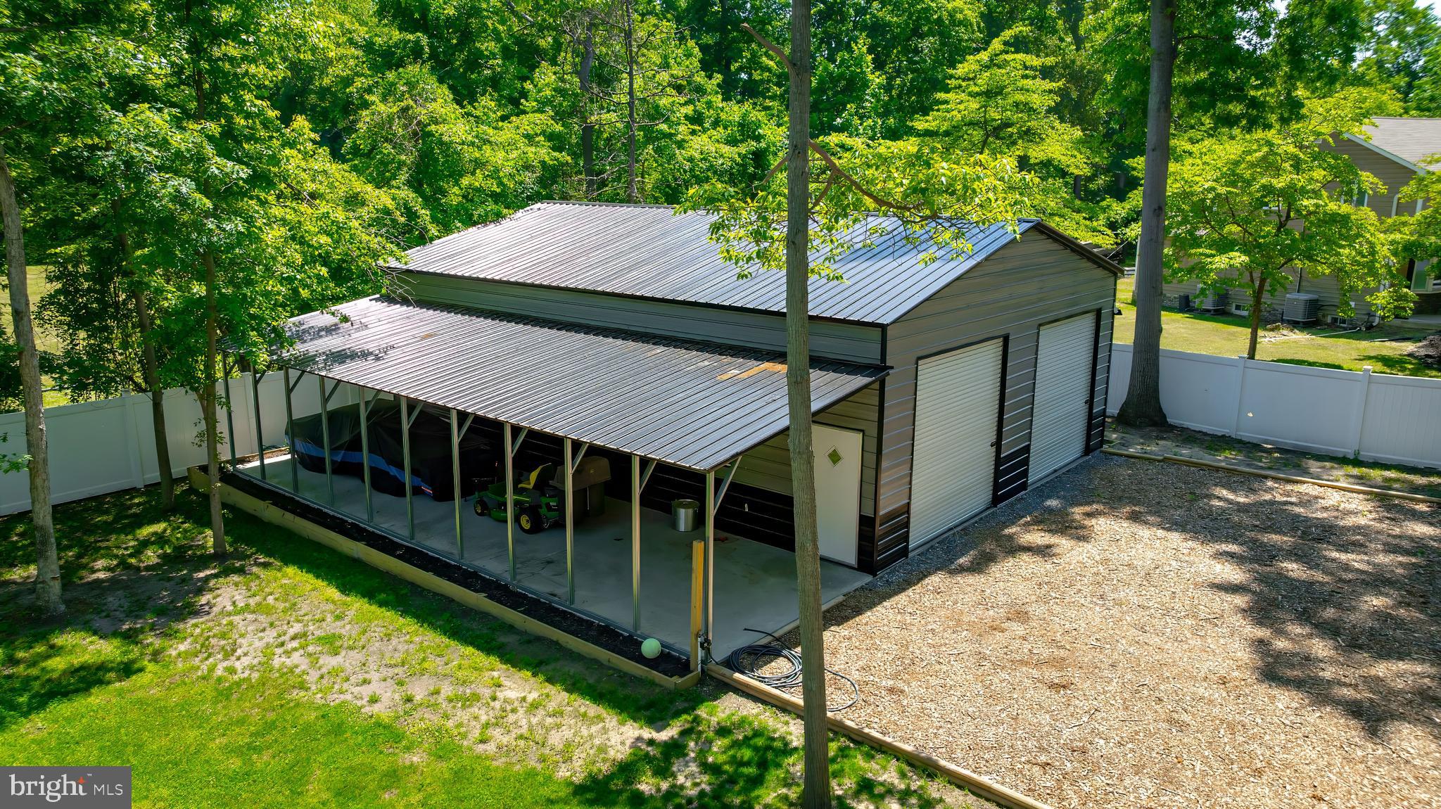 LAKE SHORE - Residential