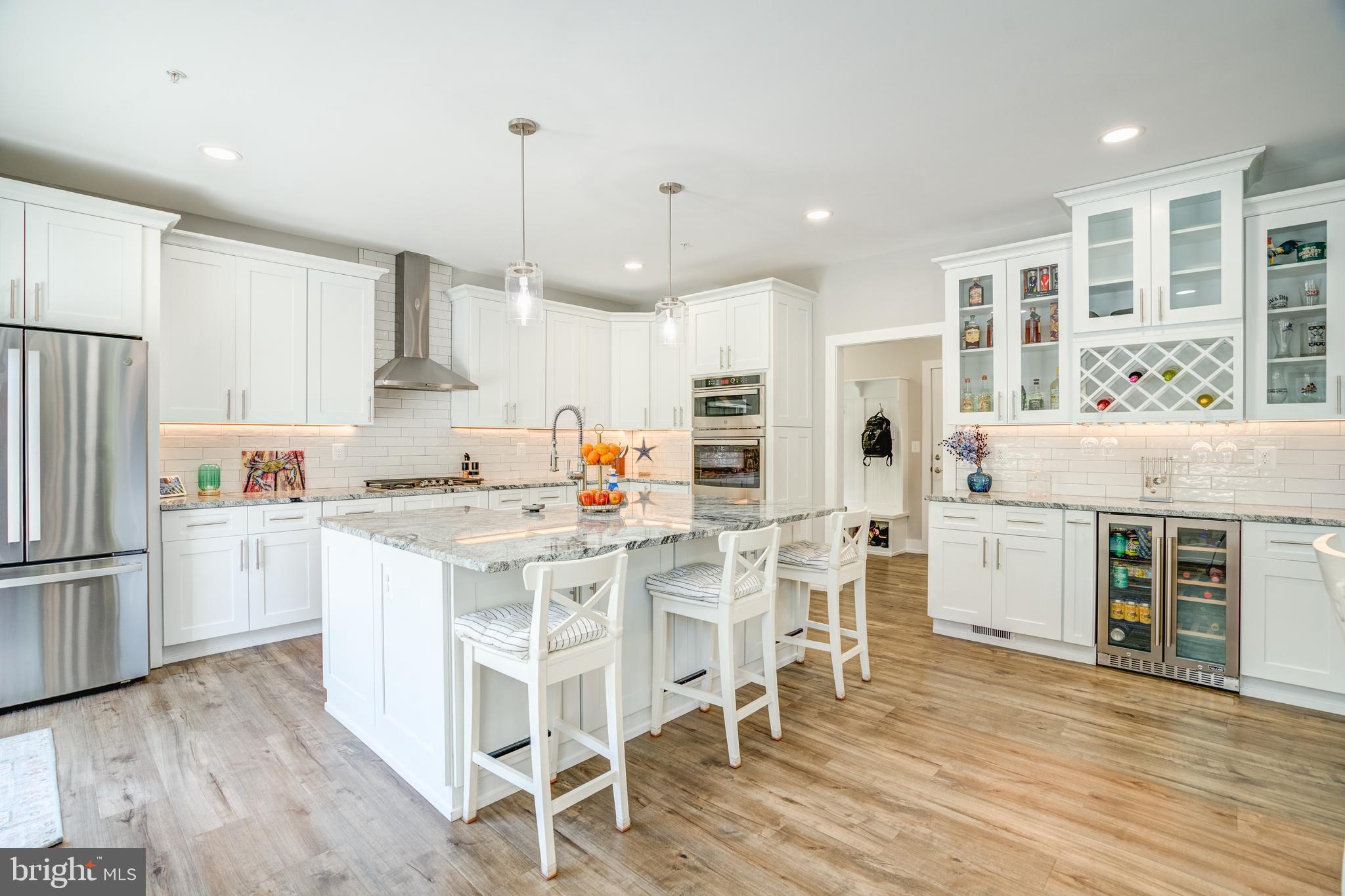 LAKE SHORE - Residential