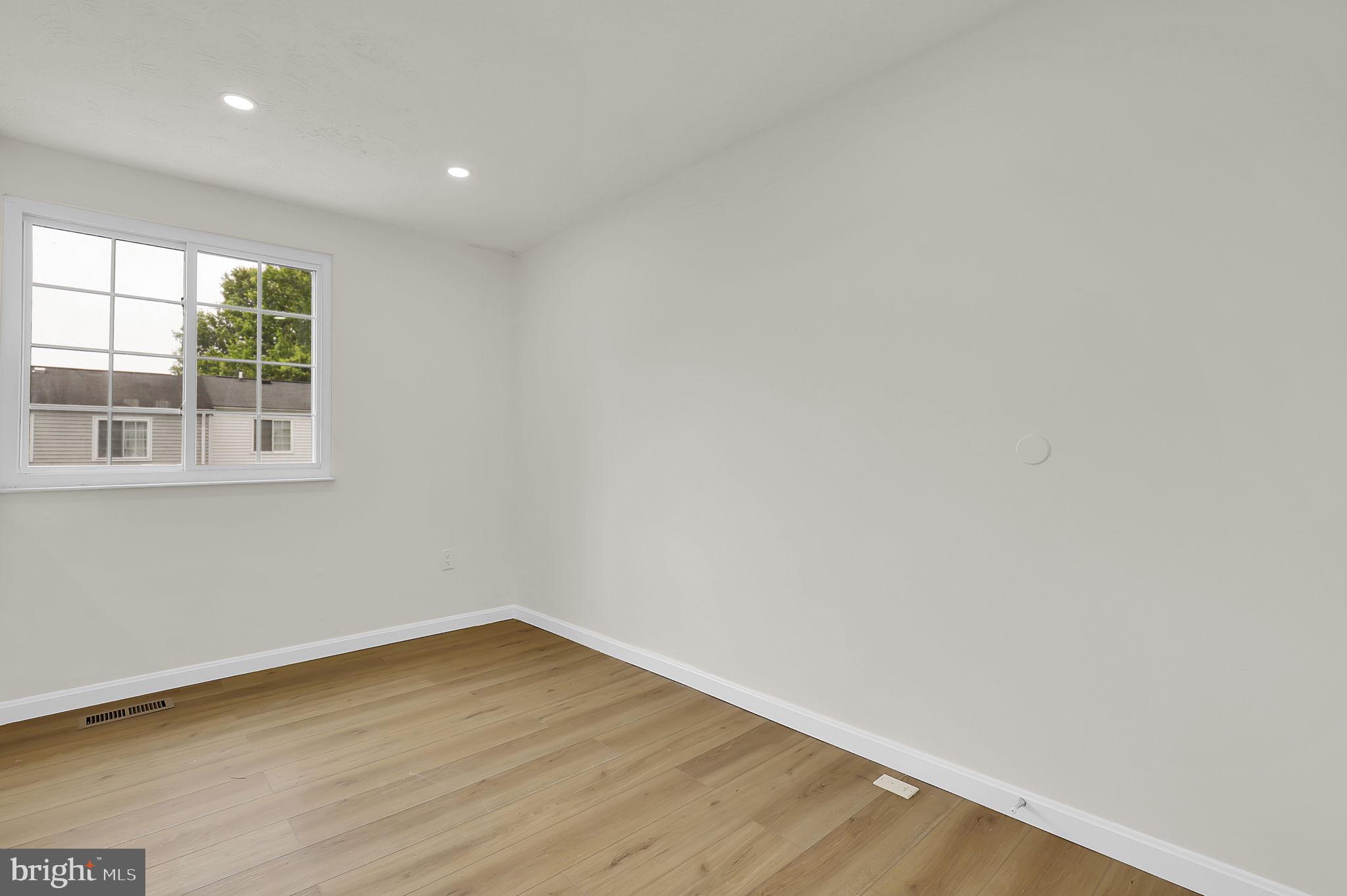 OAK SPRINGS - Residential