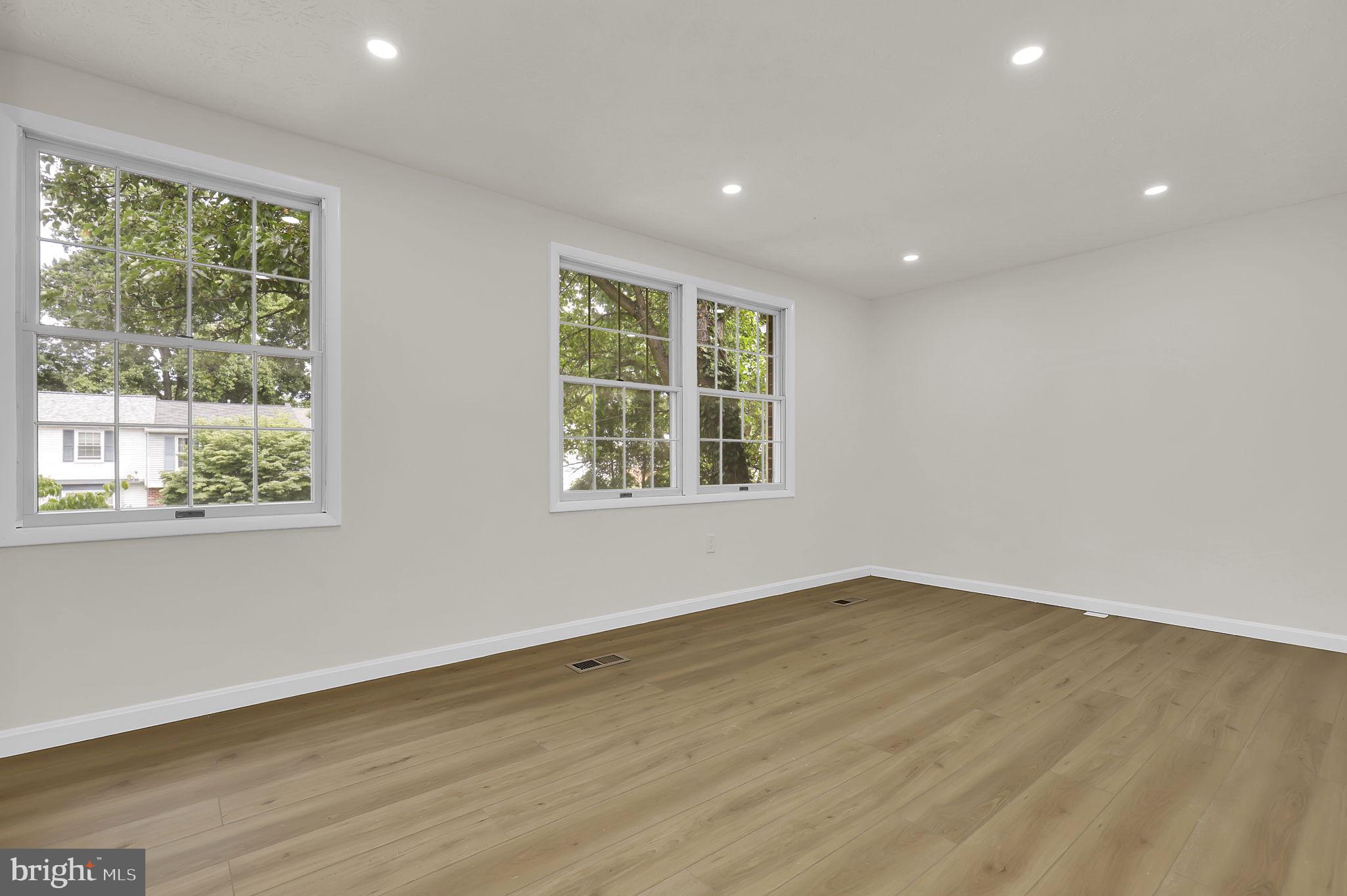 OAK SPRINGS - Residential