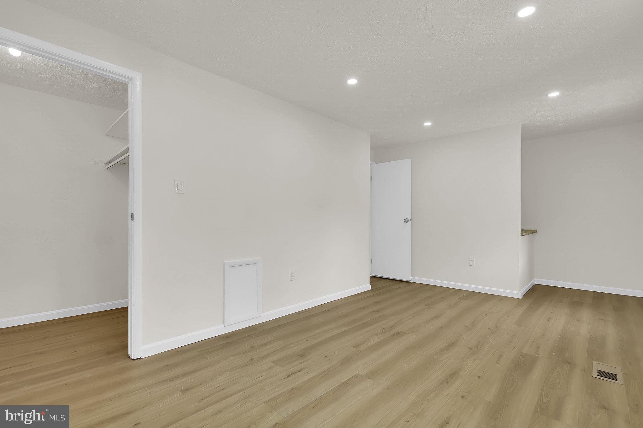OAK SPRINGS - Residential