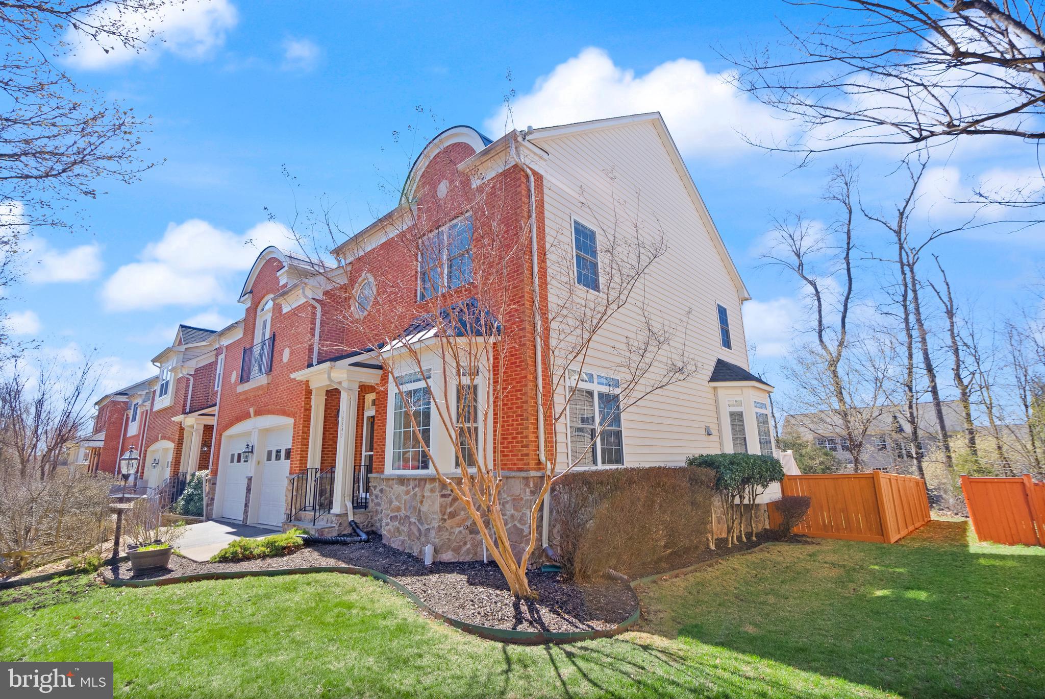 LANSDOWNE ON THE POTOMAC - Residential