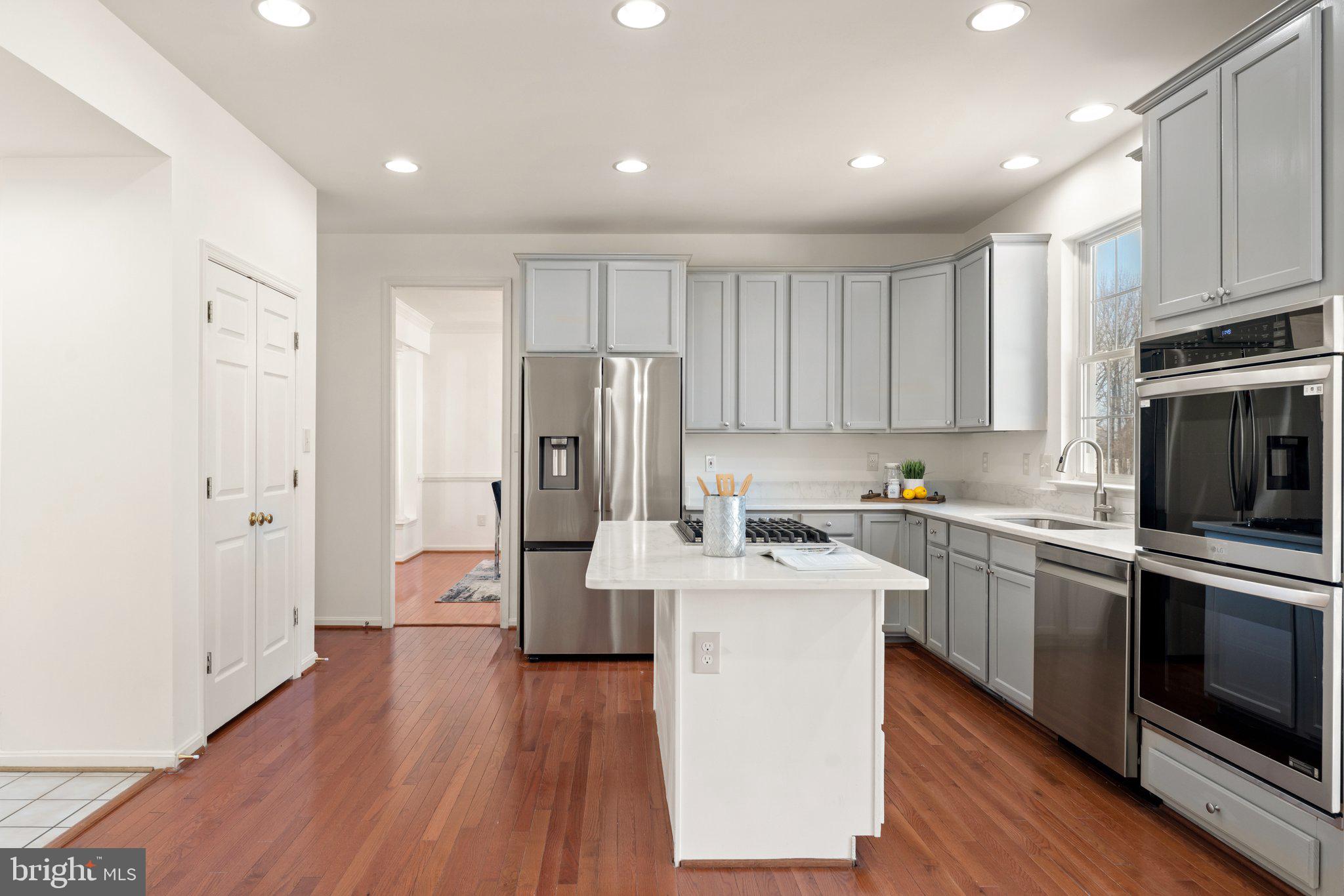 COMPTON VILLAGE - Residential