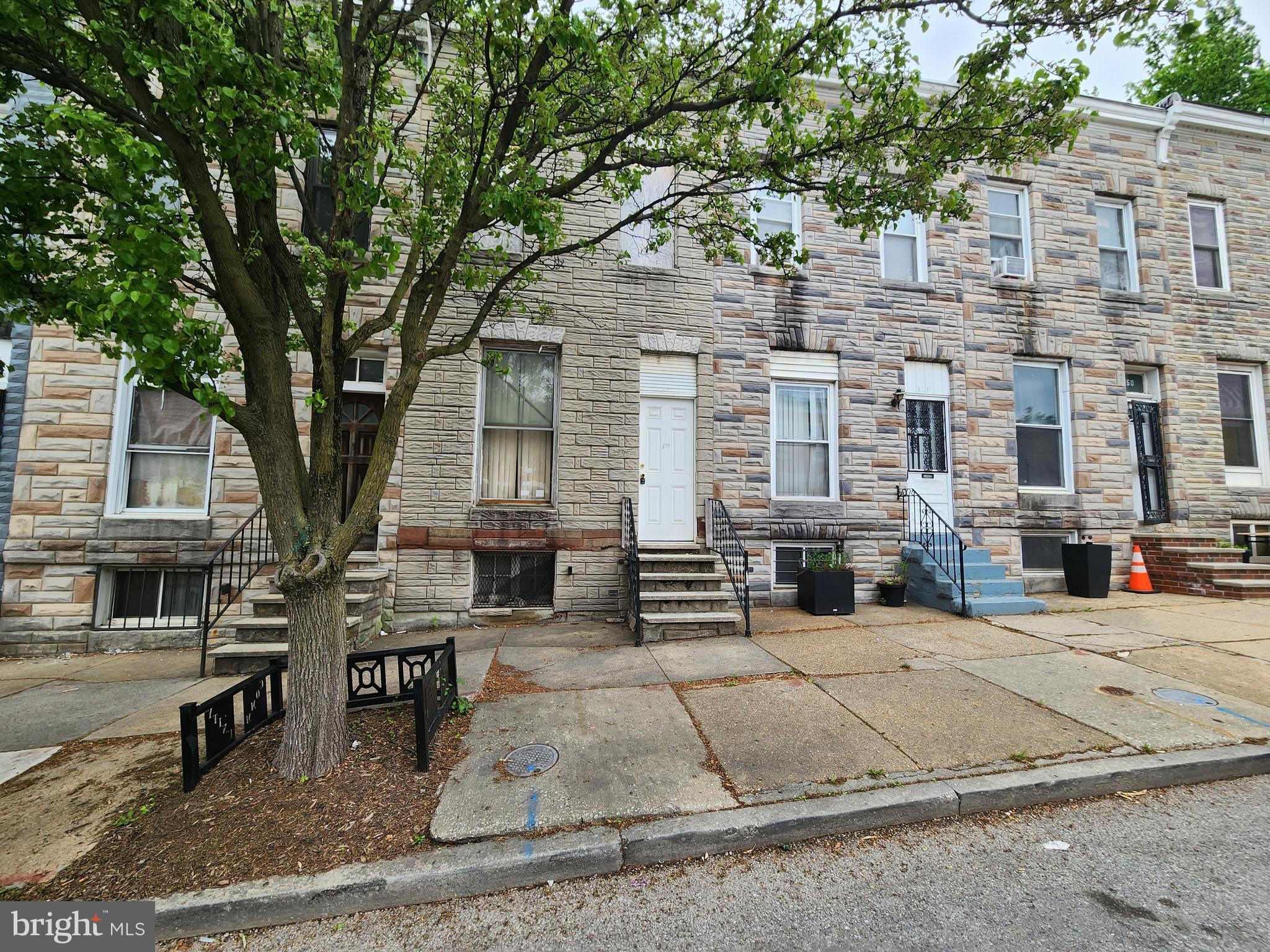 ONLINE AUCTION: This auction takes place on the Ashland Auction Group website bidding platform. Bidding begins 6/5/2026 @ 10:00 AM. Bidding ends 6/9/2026 @ 12:10 PM. The list price is the suggested opening bid. Deposit: $5,000.

This two-story townhouse is located in the Broadway East neighborhood of Baltimore City. Residents can enjoy the nearby attractions such as the Northeast Market, Johns Hopkins Hospital, and Clifton Park. The property is vacant and ready for repairs/renovations. The area provides easy access to the major traffic artery, E North Ave, connecting to other parts of Baltimore.