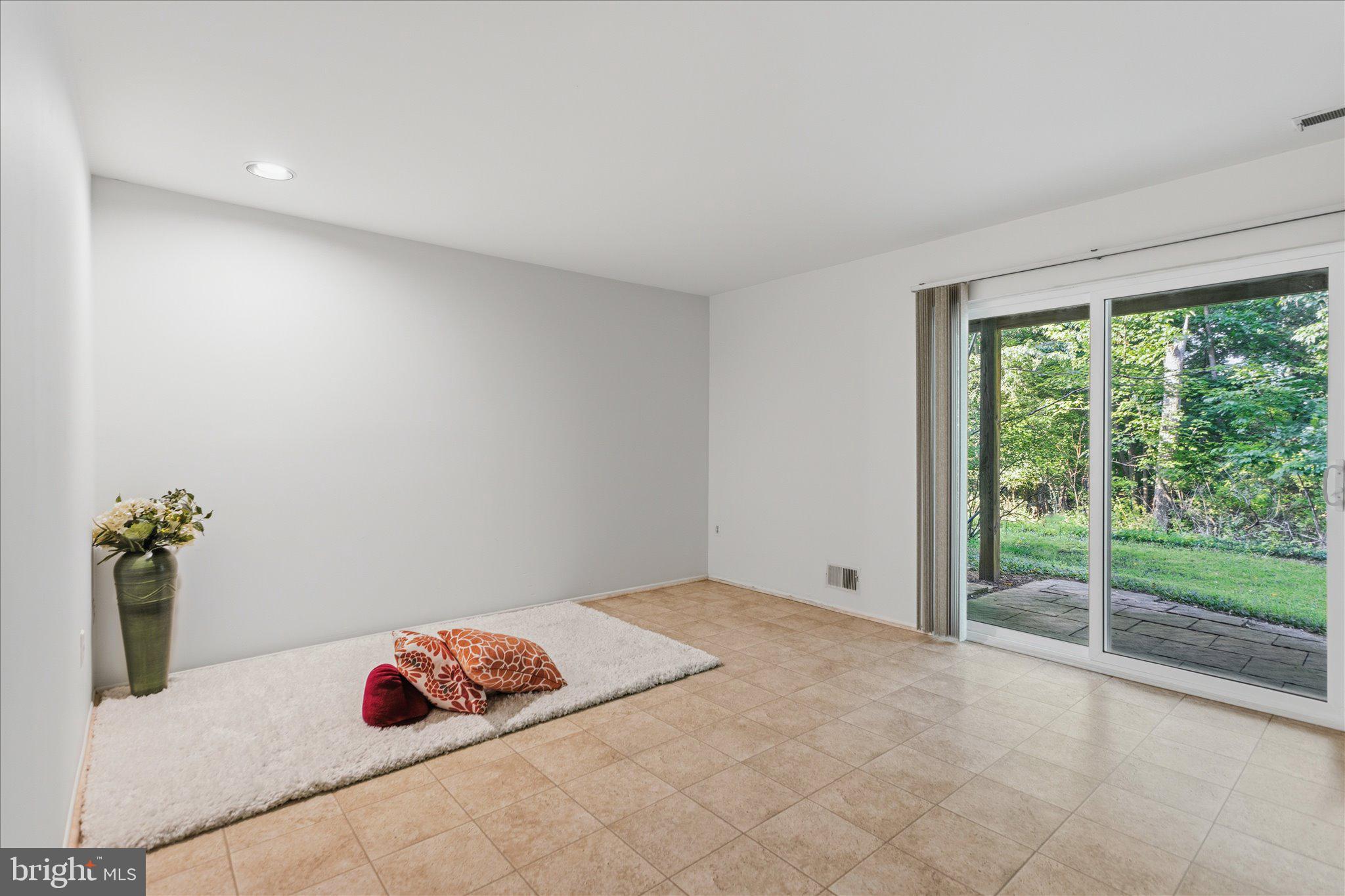 KINGS CONTRIVANCE - Residential
