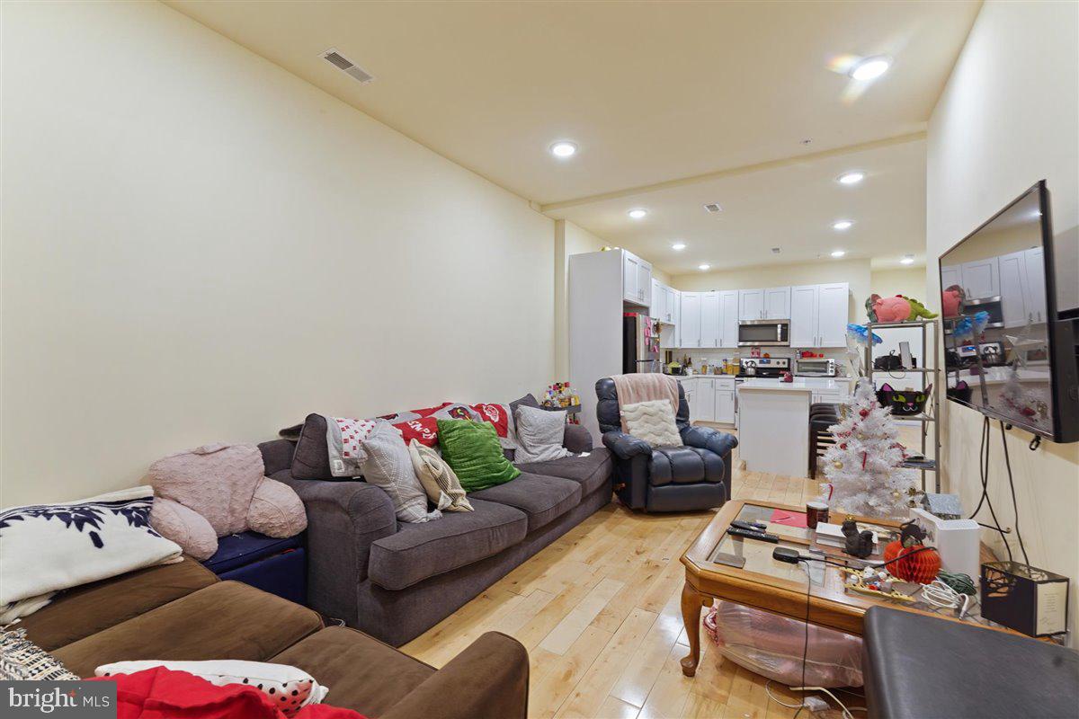 TEMPLE UNIVERSITY - Residential Lease