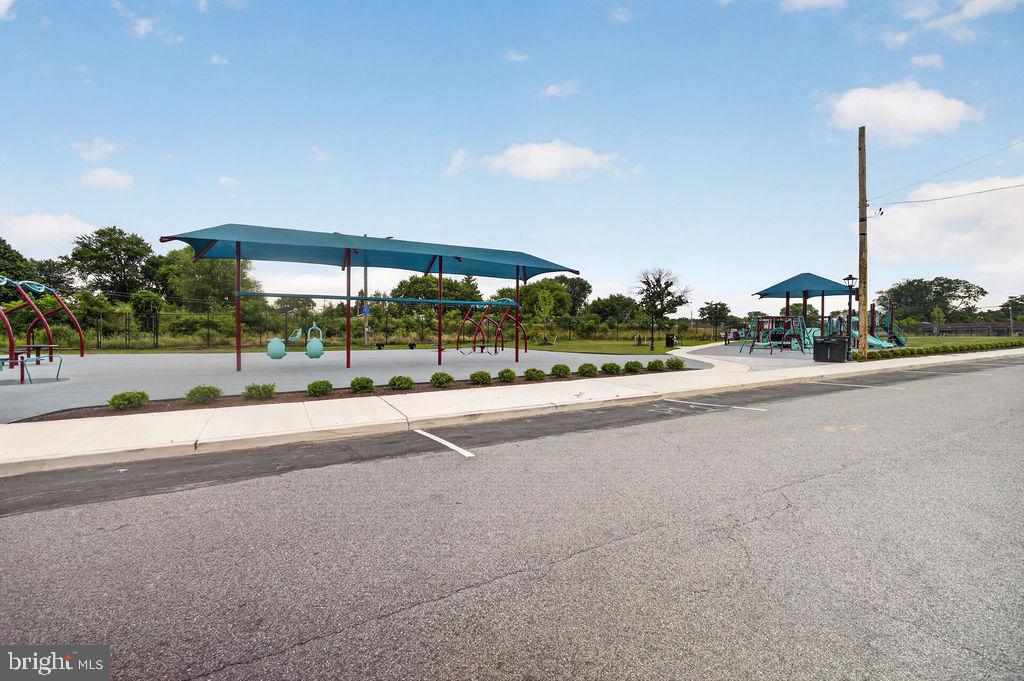 WILLOWBROOK - Residential