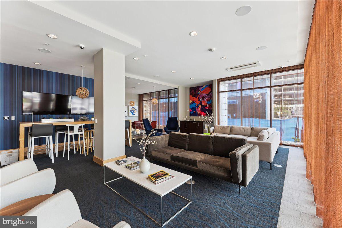 DOWNTOWN SILVER SPRING - Residential