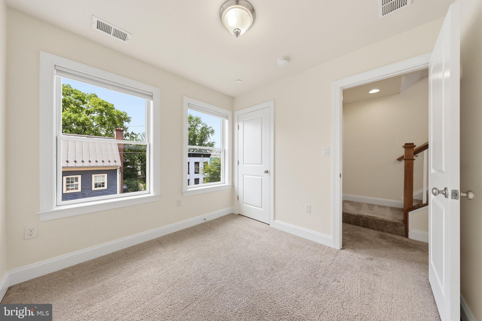 NORTH POINTE - Residential