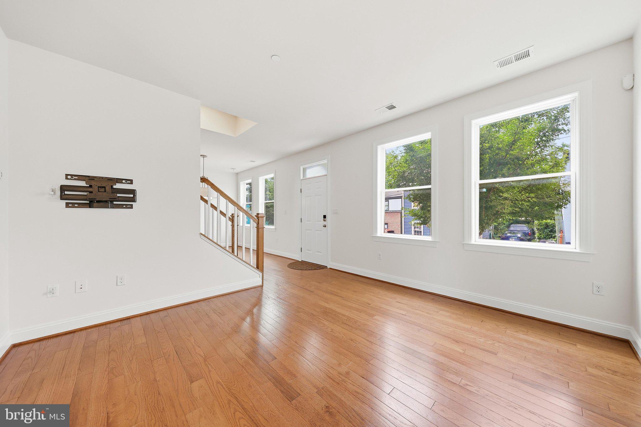 NORTH POINTE - Residential