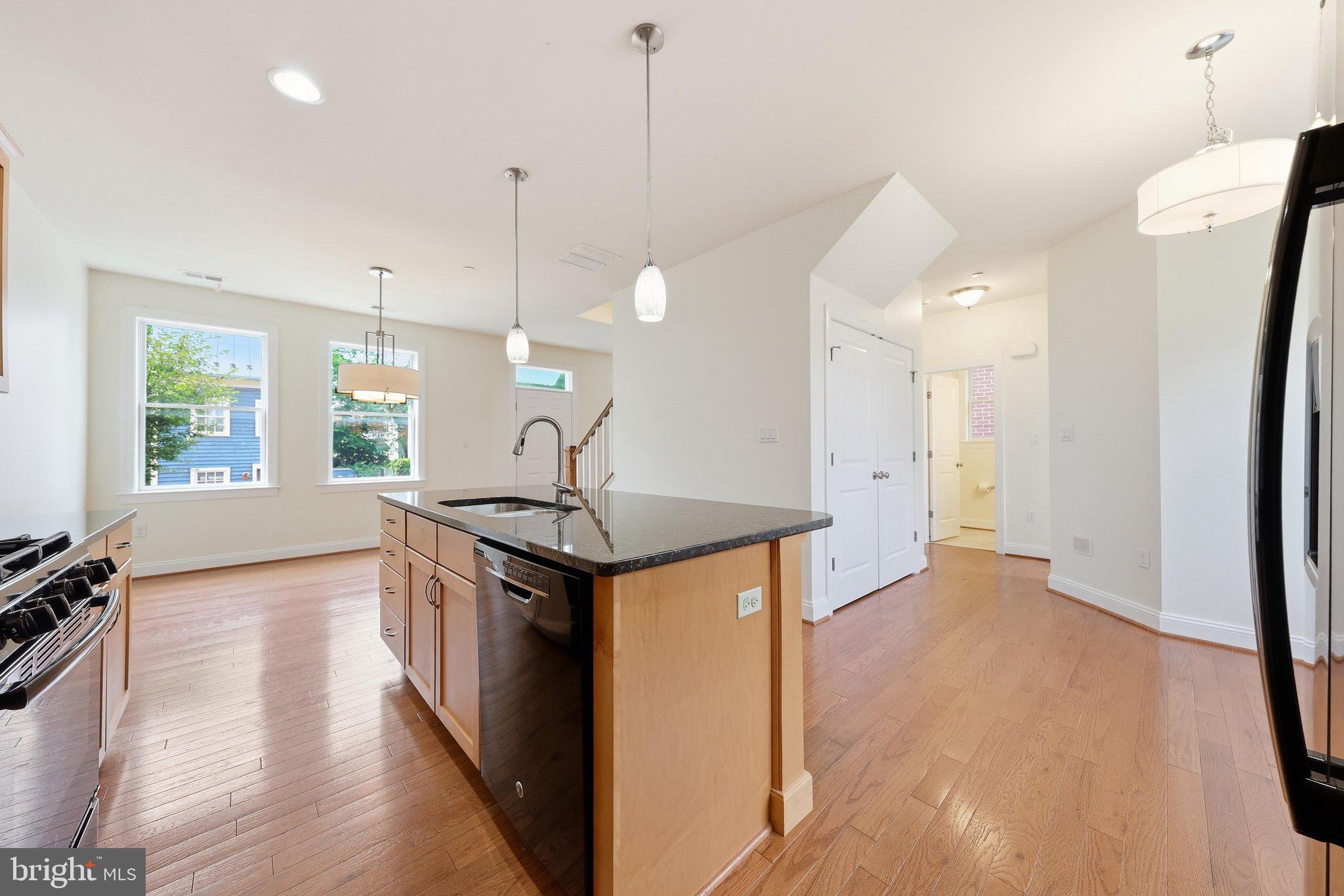 NORTH POINTE - Residential