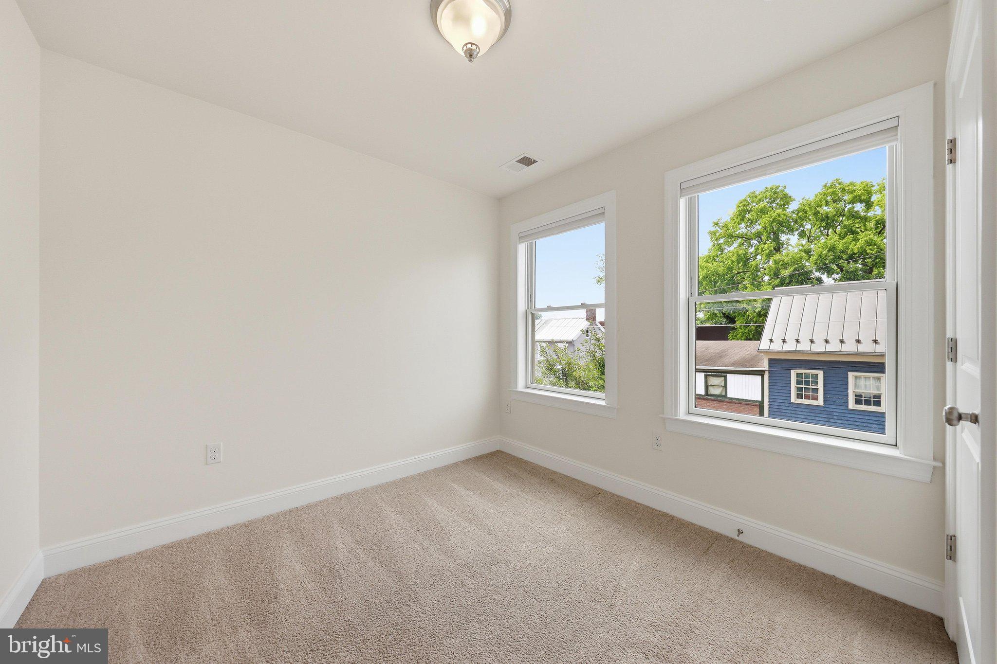 NORTH POINTE - Residential