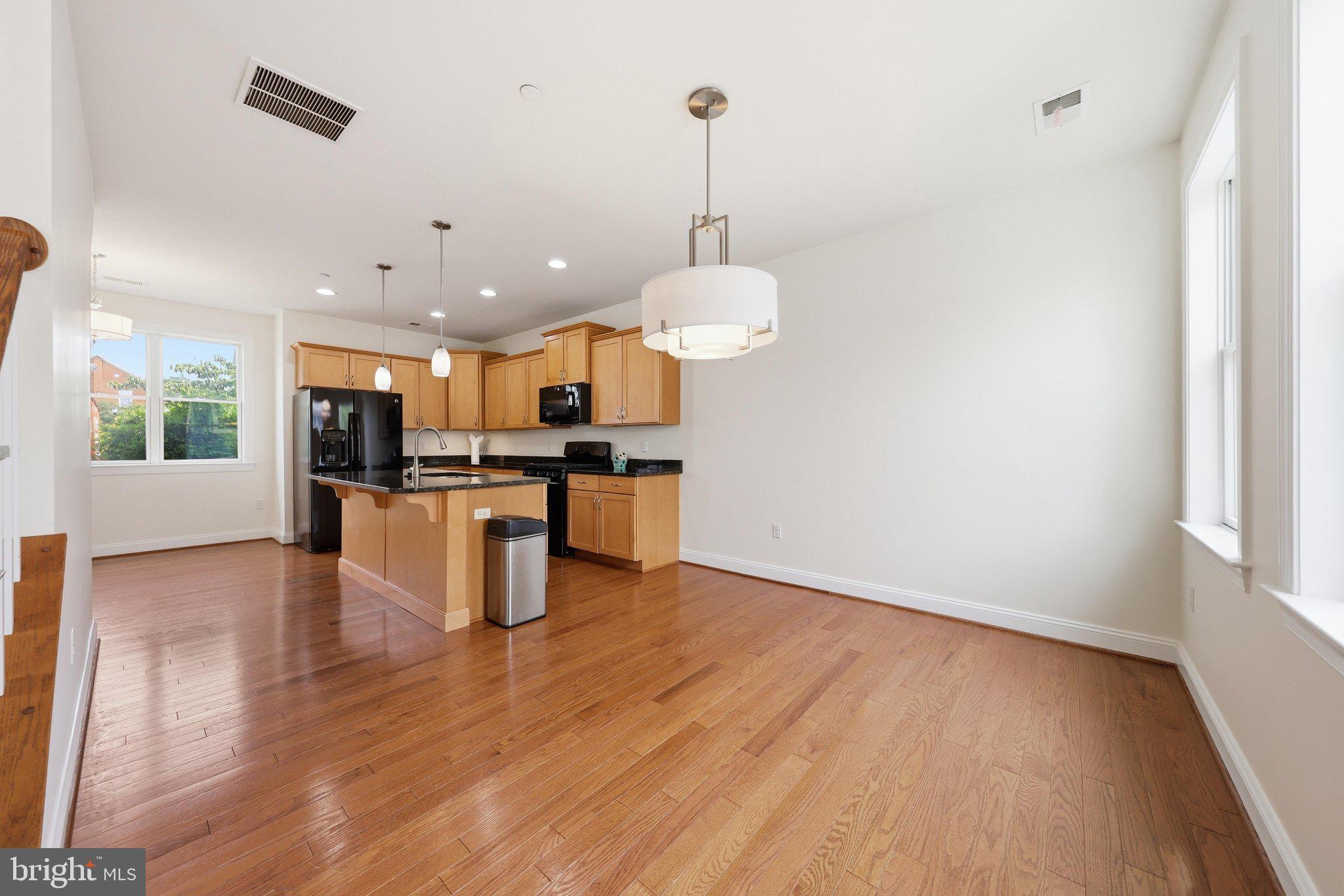 NORTH POINTE - Residential