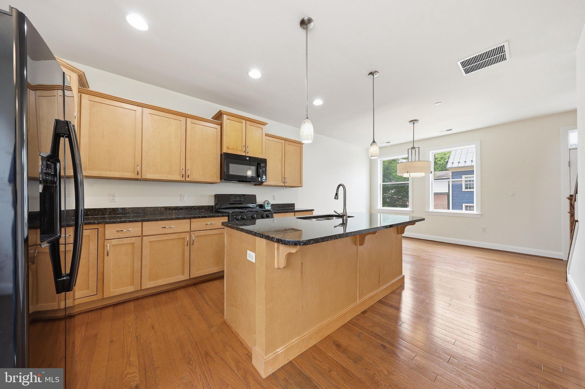NORTH POINTE - Residential