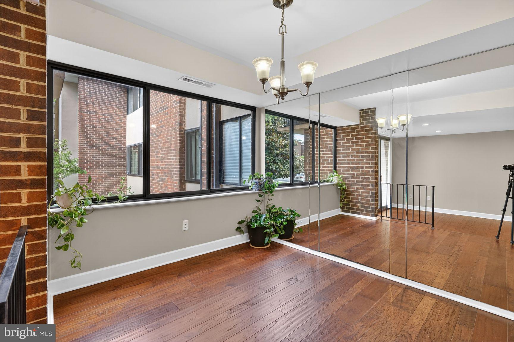 AMERICANA FINMARK - Residential