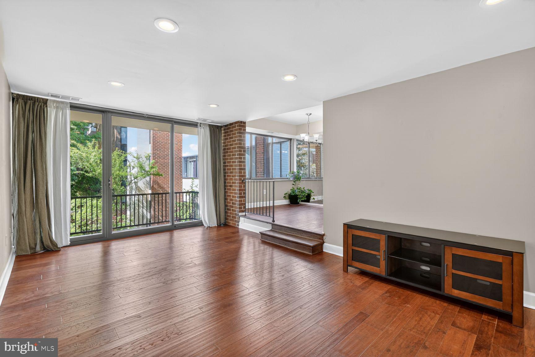 AMERICANA FINMARK - Residential