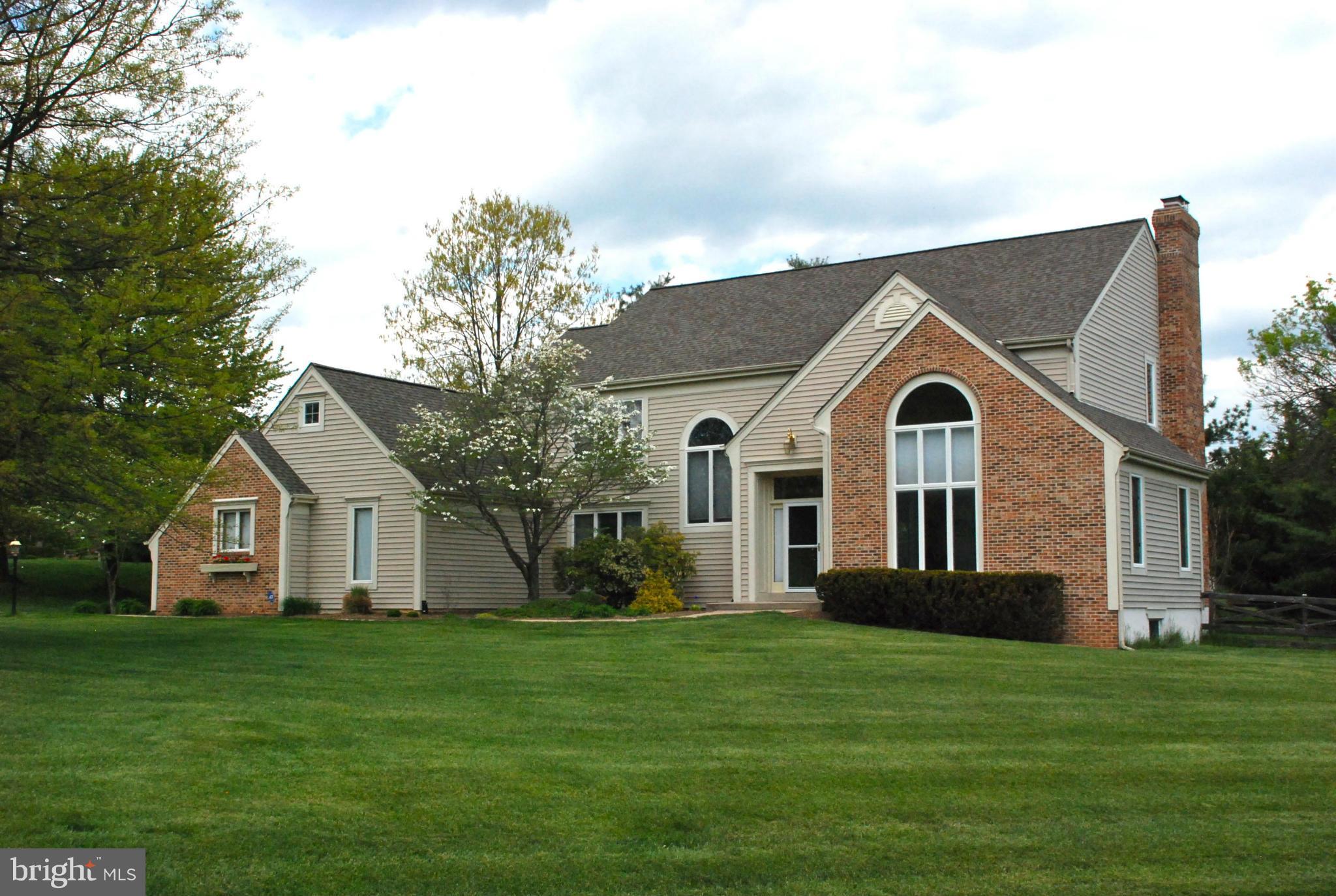 Beautiful, light-filled contemporary on a generous .57 acre lot.  5,000 sf on 3 levels.  2-story Foyer, LR w/cathedral ceilings & Palladian windows, DR, FR w/ fireplace. Kitchen w granite, ceramic floor, built-in work area, Breakfast Room, 1/2 BA. UL features MBR Suite, 3 additional BR (2BRs currently configured as 2nd MBR), 2 FBA. Deck, 3-car Garage. Great condition, near Metro.