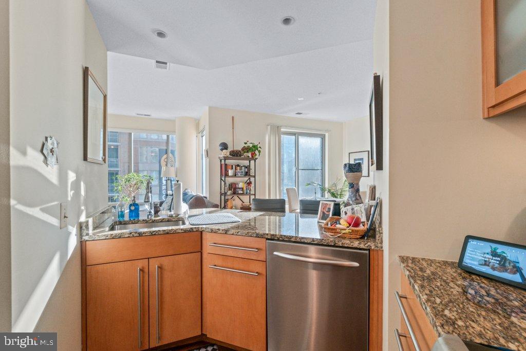 HARBOR EAST - Residential