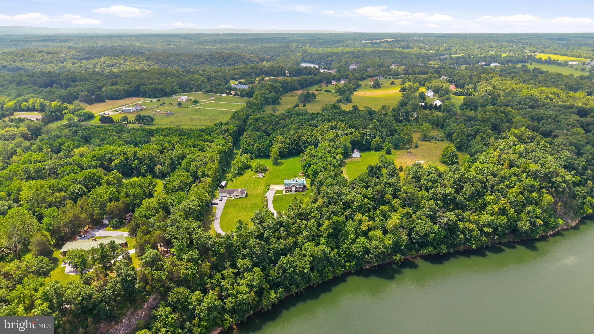 WHITINGS NECK - Residential