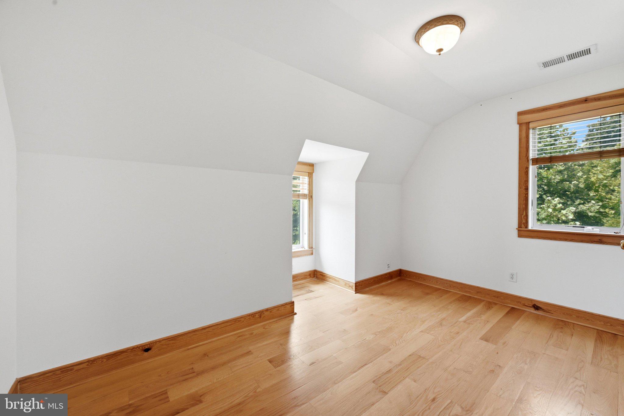 WHITINGS NECK - Residential