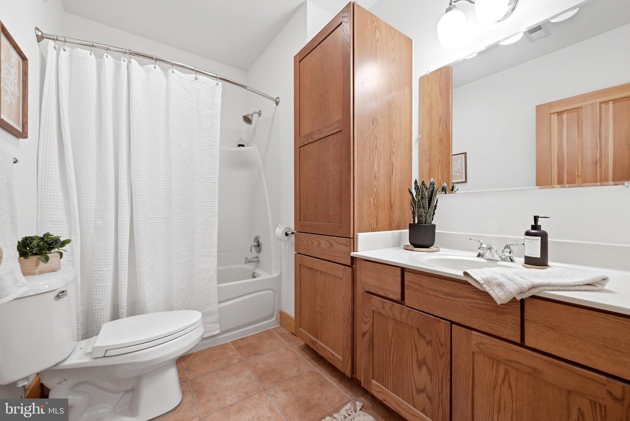 WHITINGS NECK - Residential