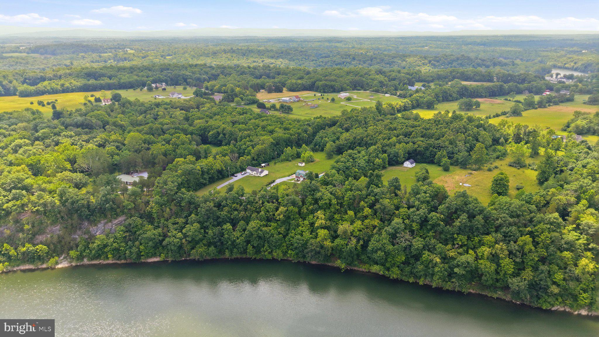 WHITINGS NECK - Residential