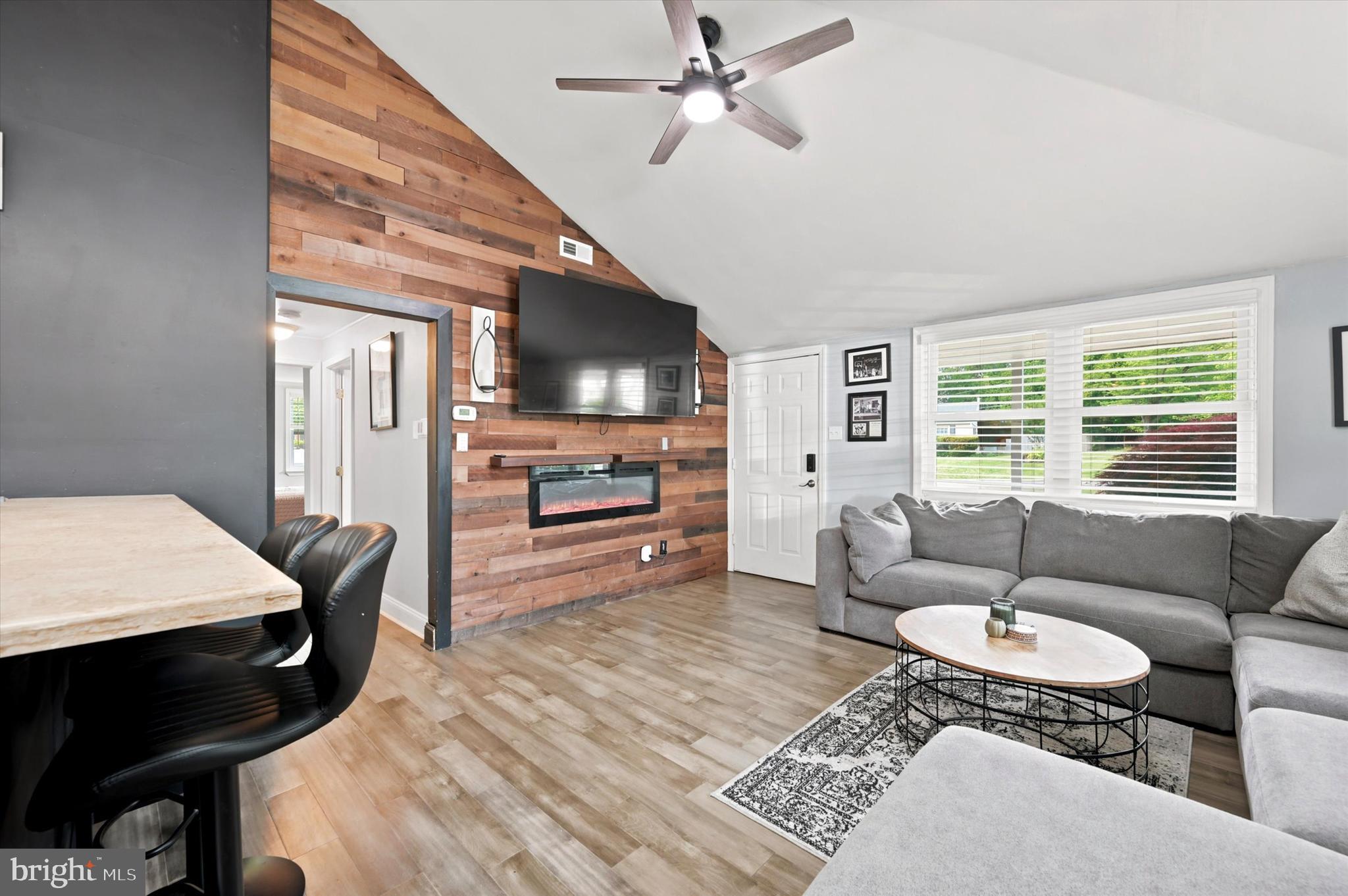 PLYMOUTH VALLEY - Residential