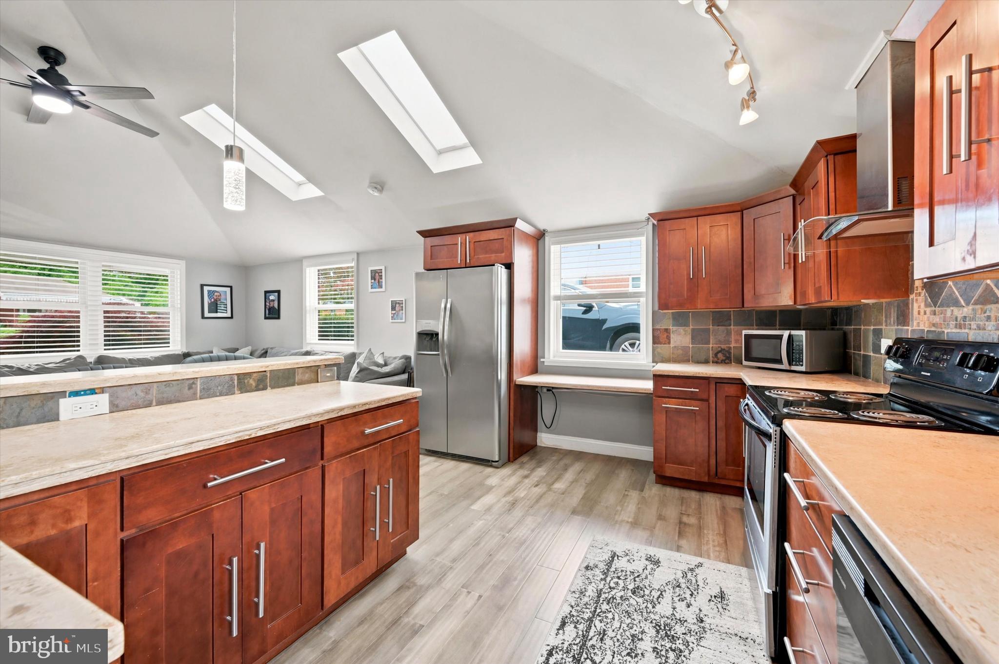 PLYMOUTH VALLEY - Residential