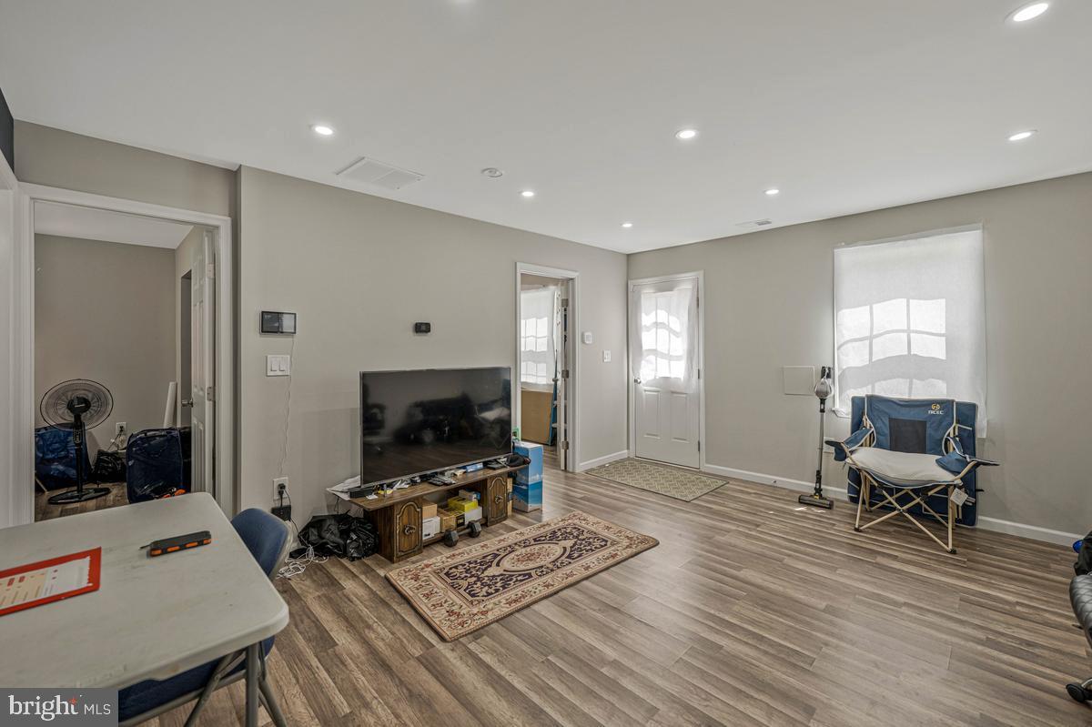 LONGVIEW BEACH CLUB - Residential