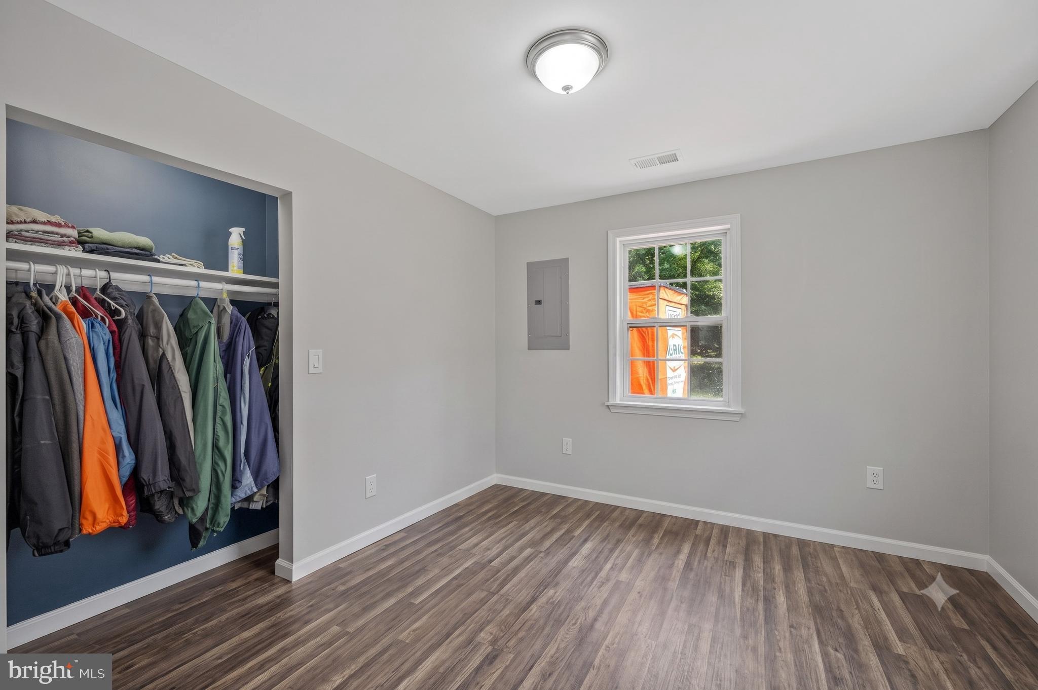 LONGVIEW BEACH CLUB - Residential