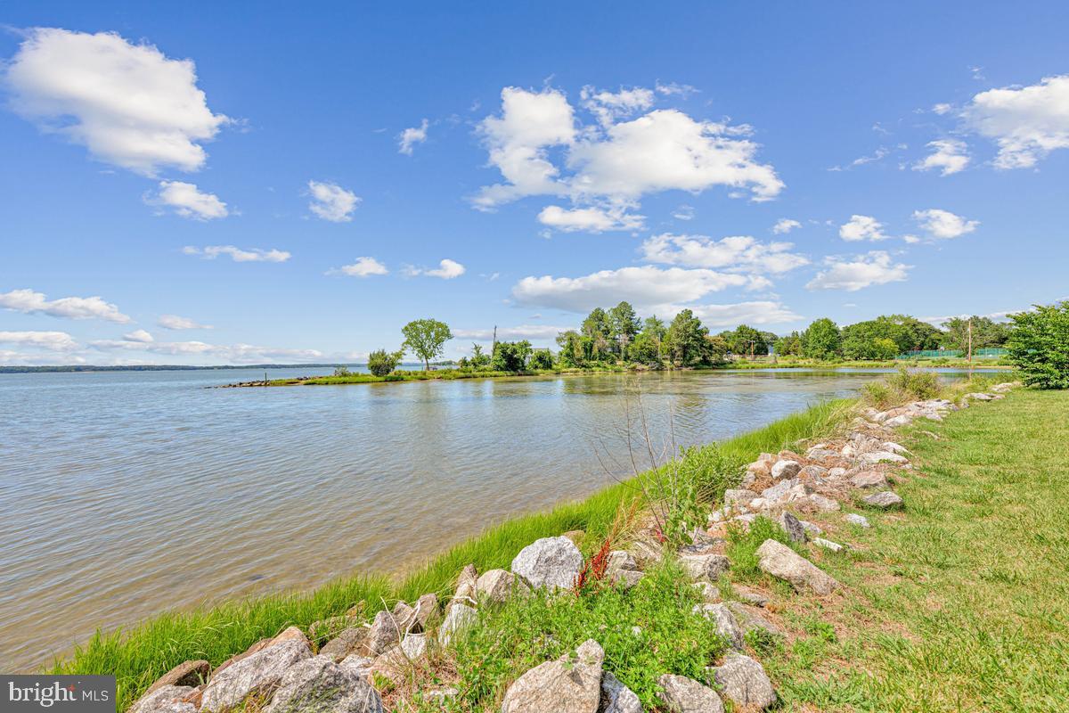 LONGVIEW BEACH CLUB - Residential