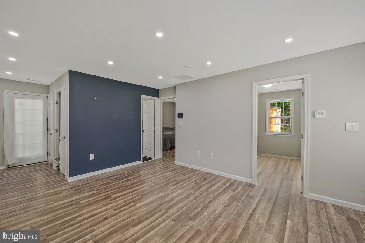 LONGVIEW BEACH CLUB - Residential