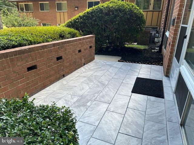 MOSBY WOODS TOWNHOUSE - Residential