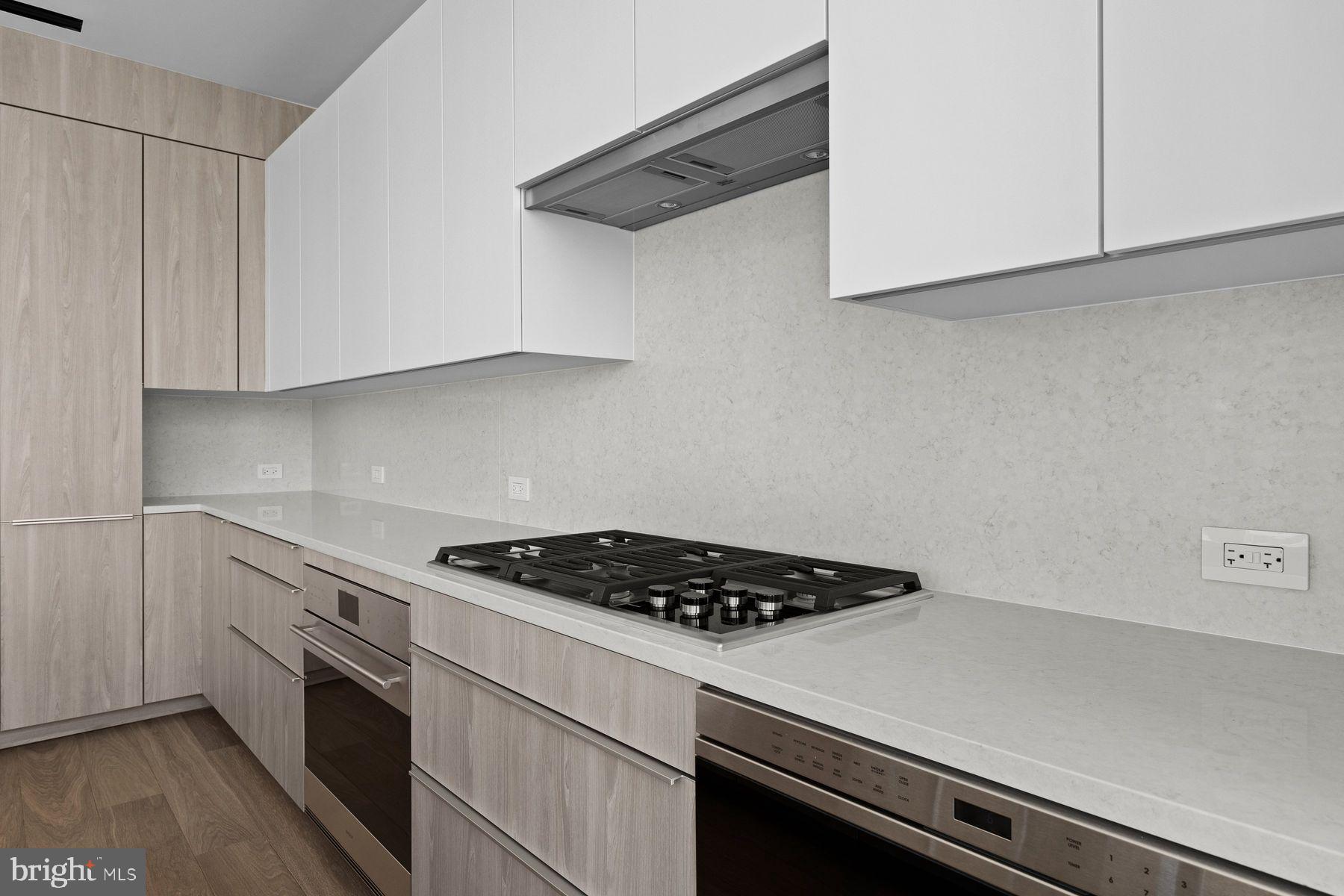 AVENUE OF THE ARTS - Residential