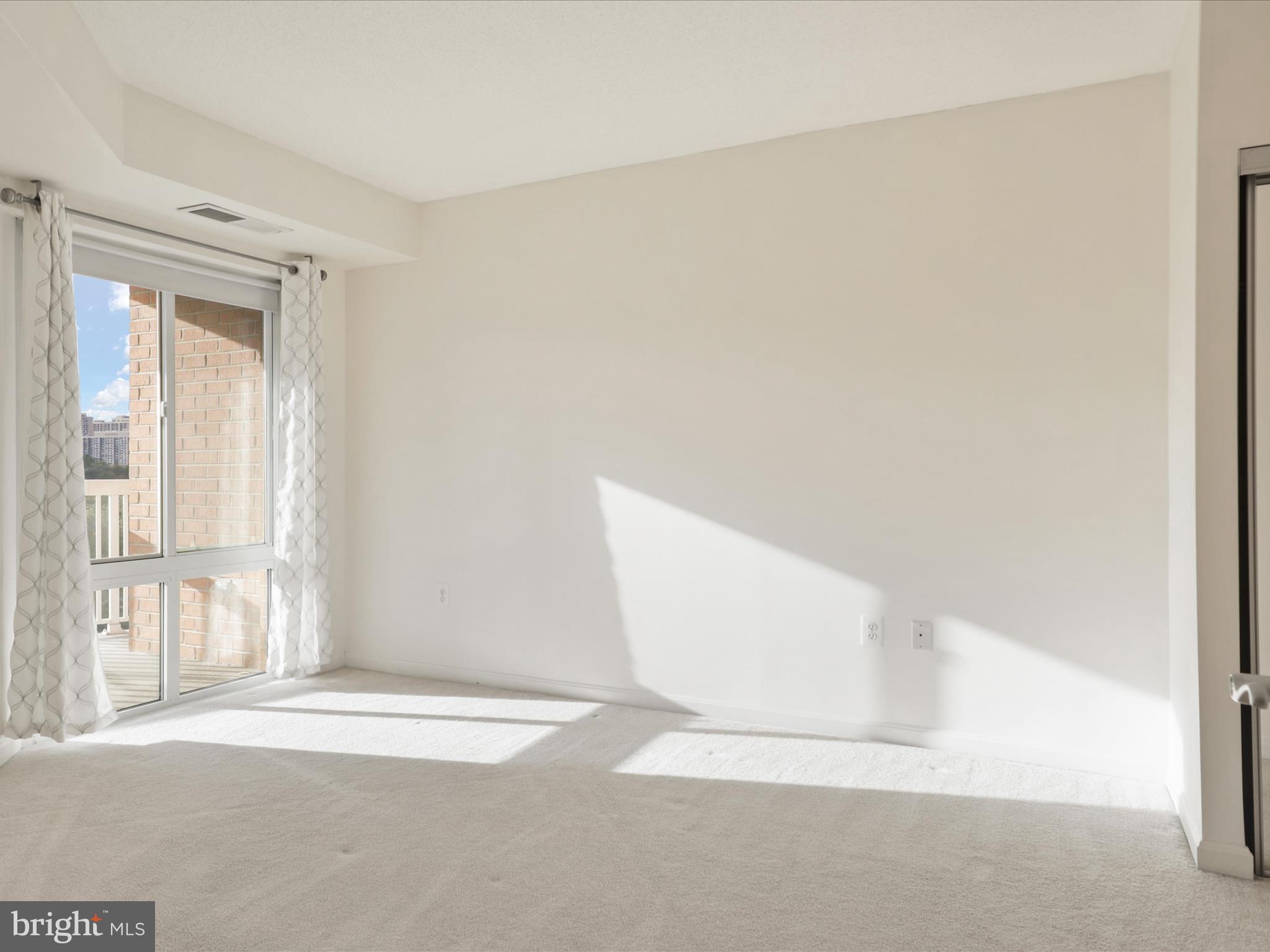 NORTHAMPTON - Residential