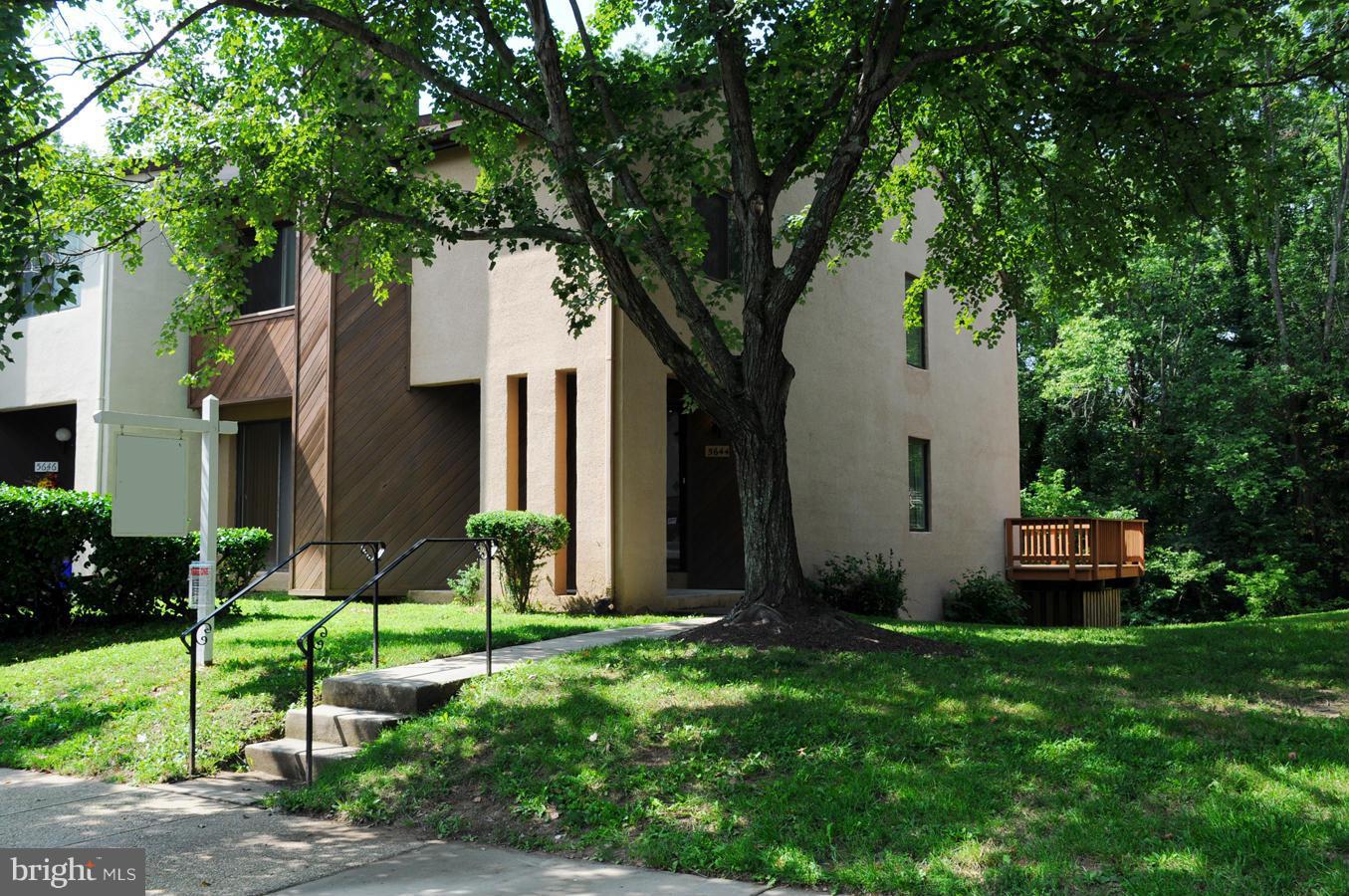 This large 3 bedroom 2 full 2 half bath end unit townhouse has newer paint and carpet throughout, recessed lights & stainless steel appliances.  Walking distance to the Mall in Columbia and all of downtown Columbia's wonderful amenities!