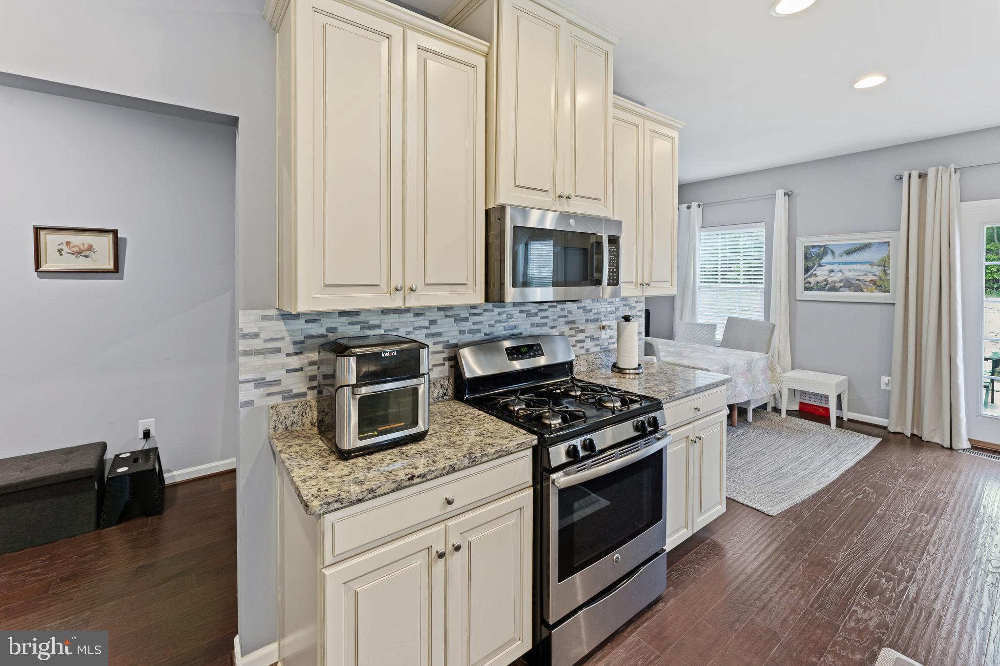 LEE'S PARKE - Residential