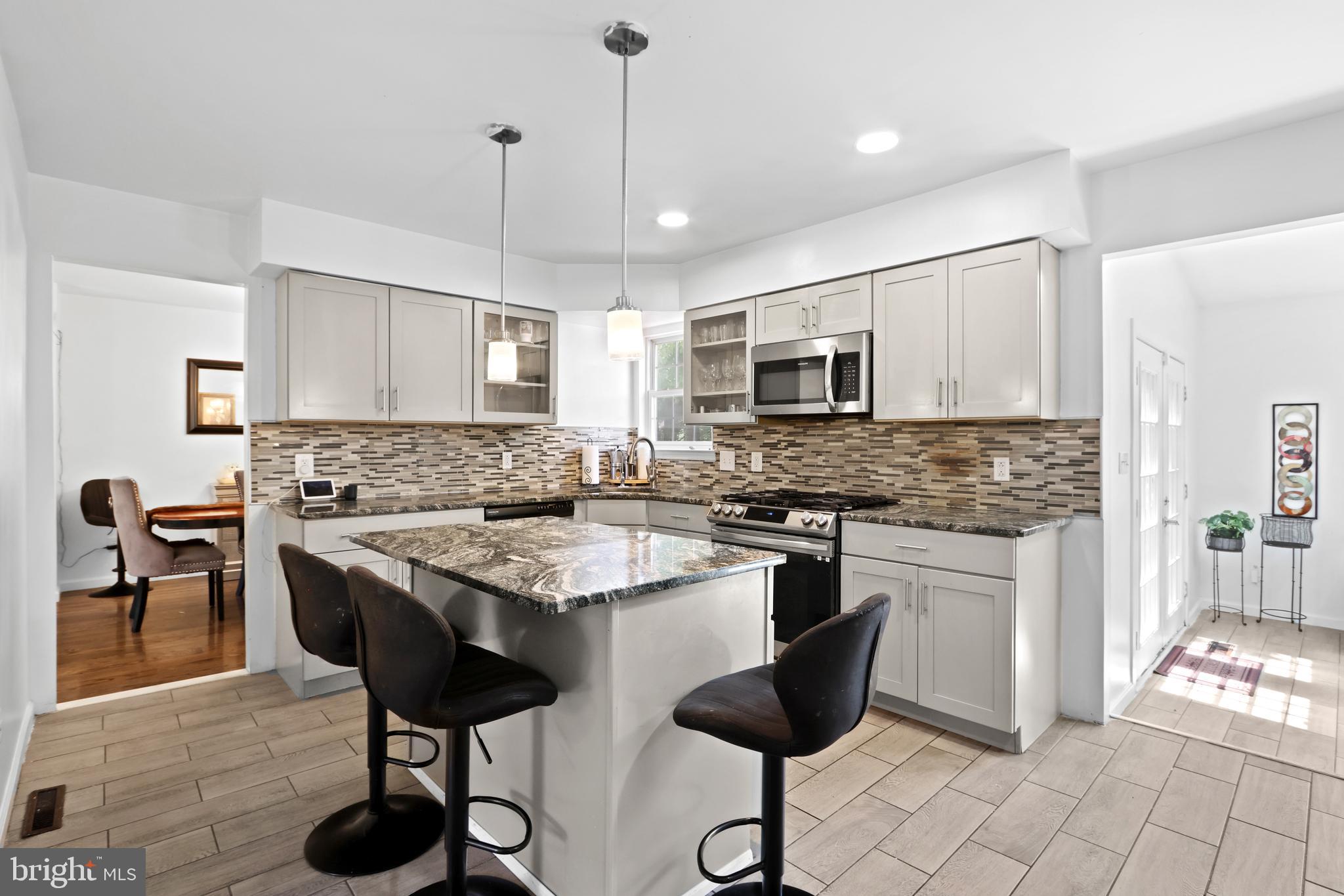 DEVON RIDGE - Residential