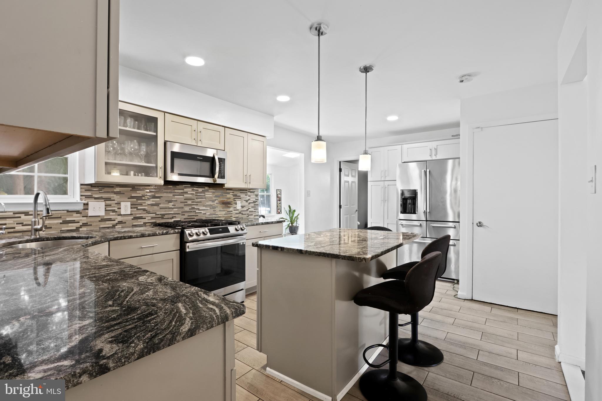 DEVON RIDGE - Residential