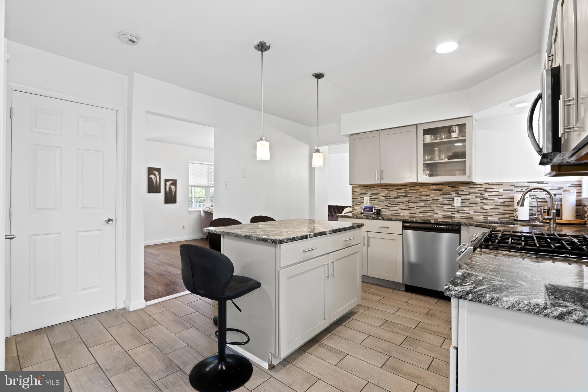 DEVON RIDGE - Residential