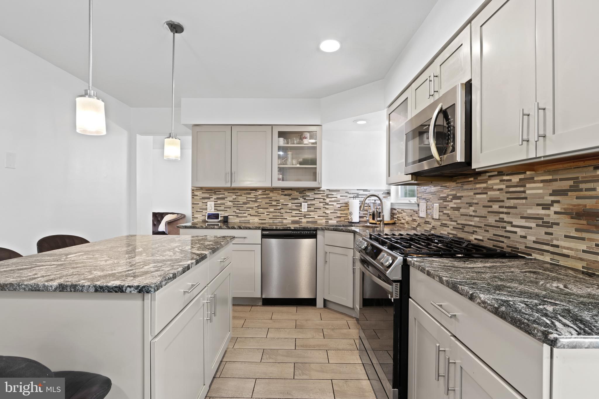 DEVON RIDGE - Residential