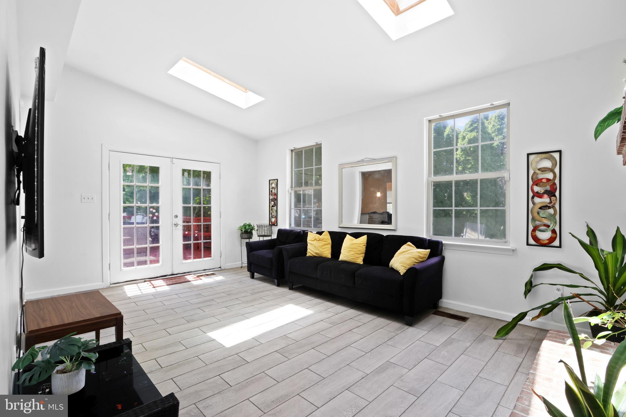 DEVON RIDGE - Residential