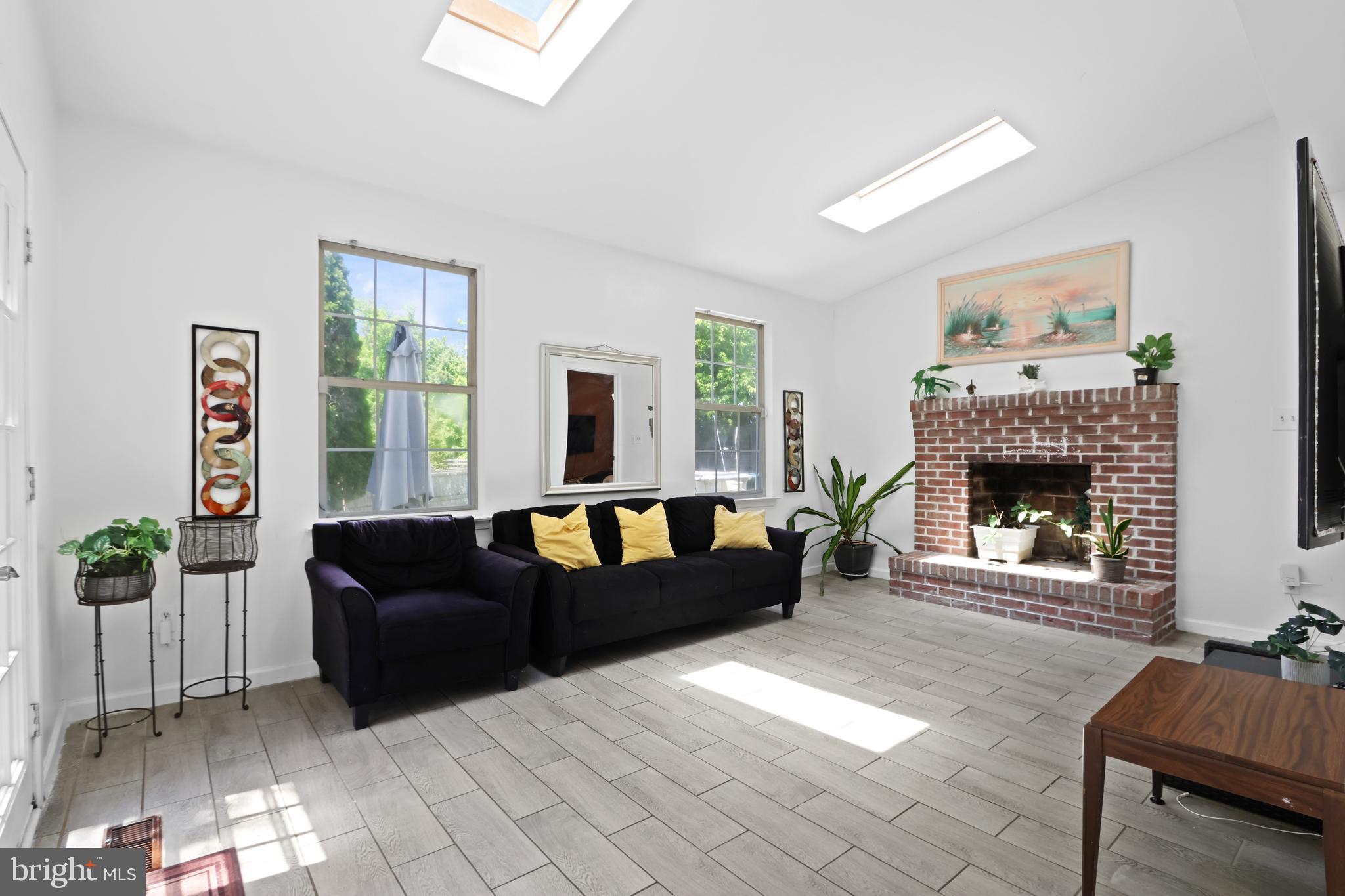 DEVON RIDGE - Residential