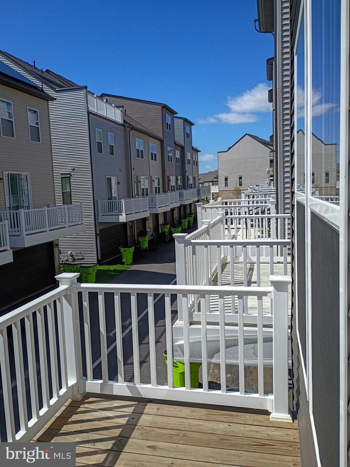 GATEWAY WEST - Residential