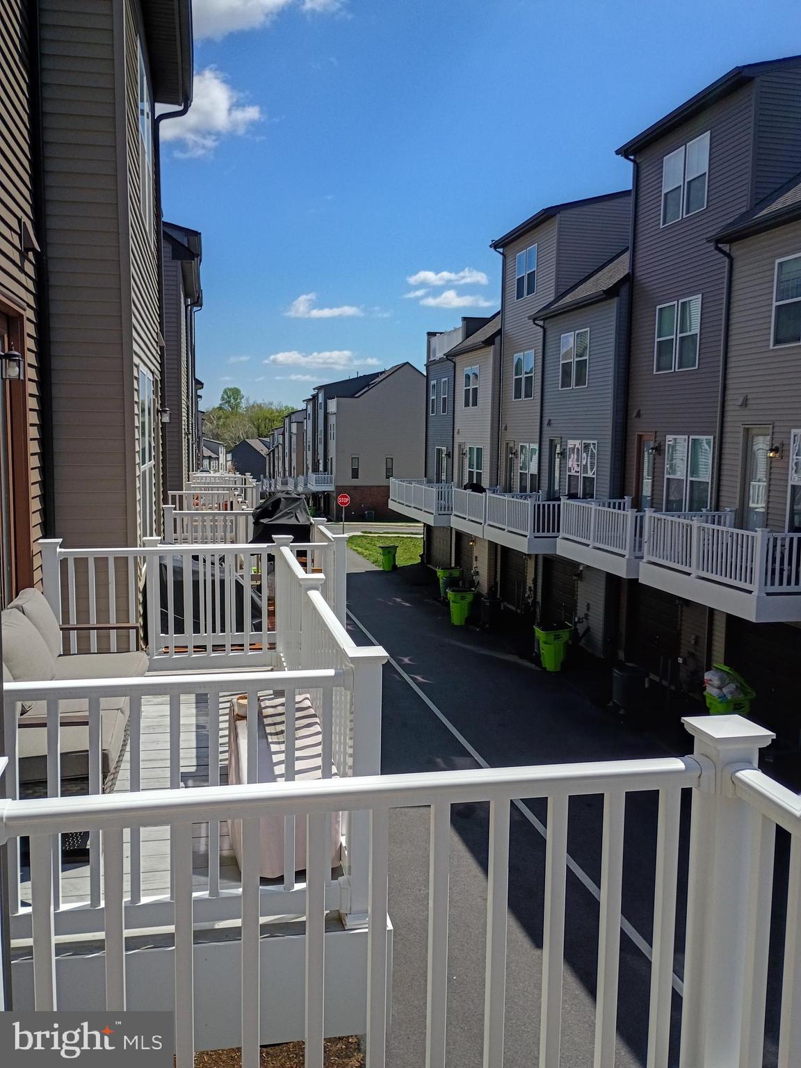 GATEWAY WEST - Residential