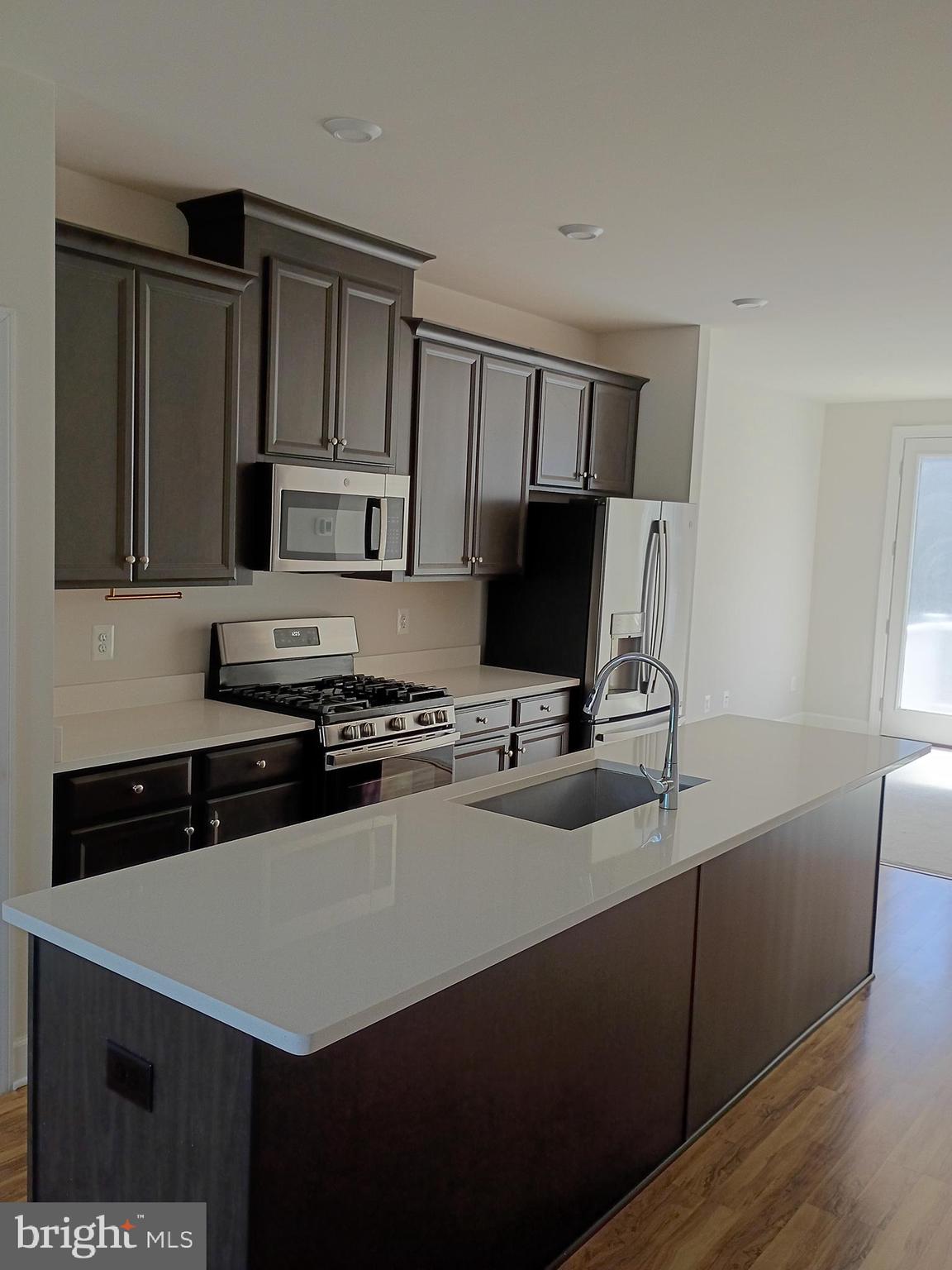 GATEWAY WEST - Residential