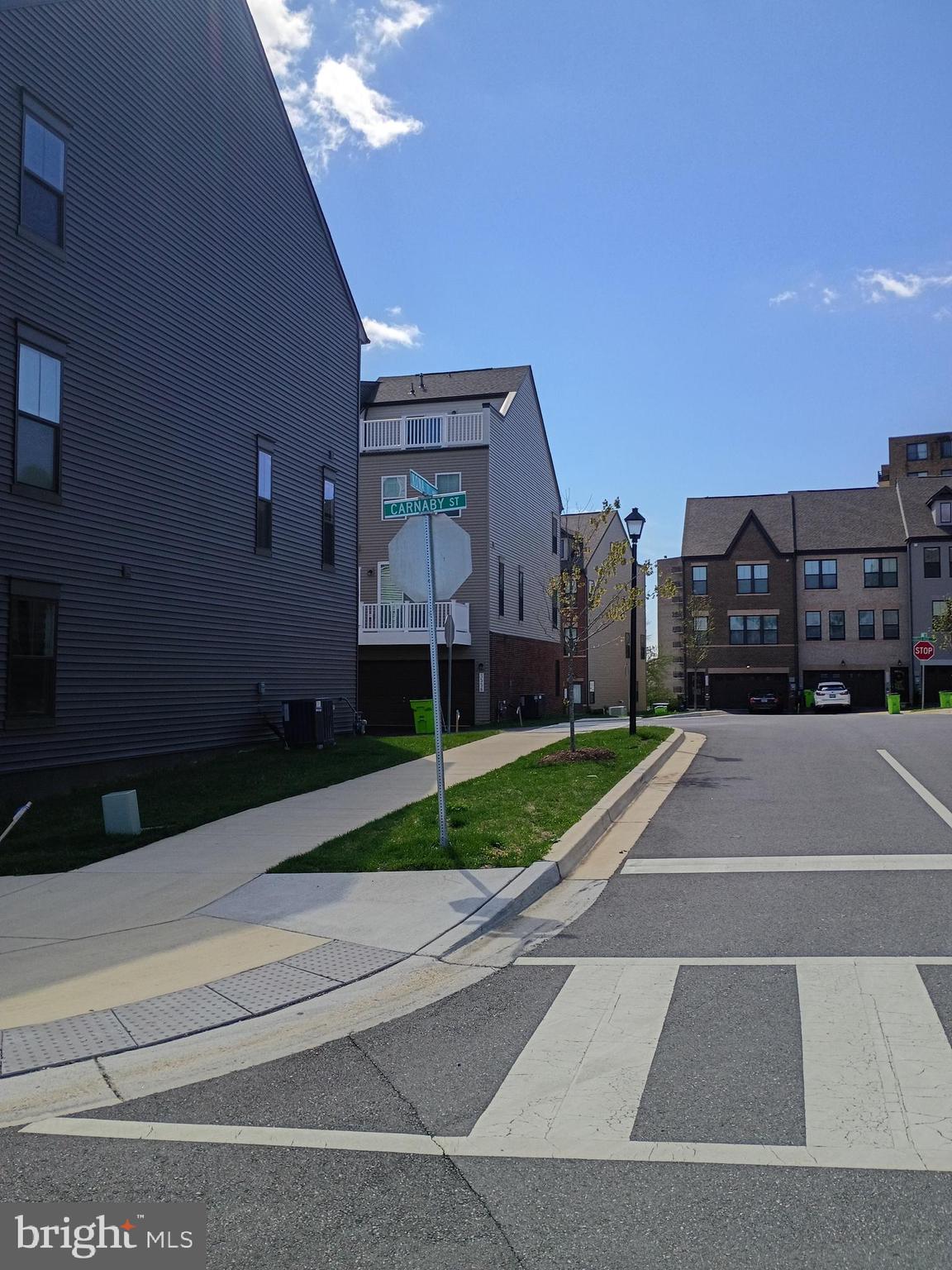 GATEWAY WEST - Residential