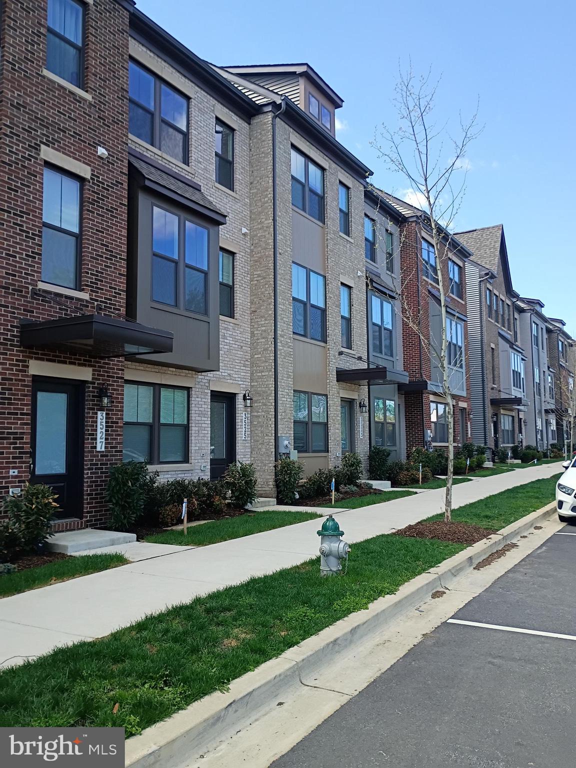 GATEWAY WEST - Residential