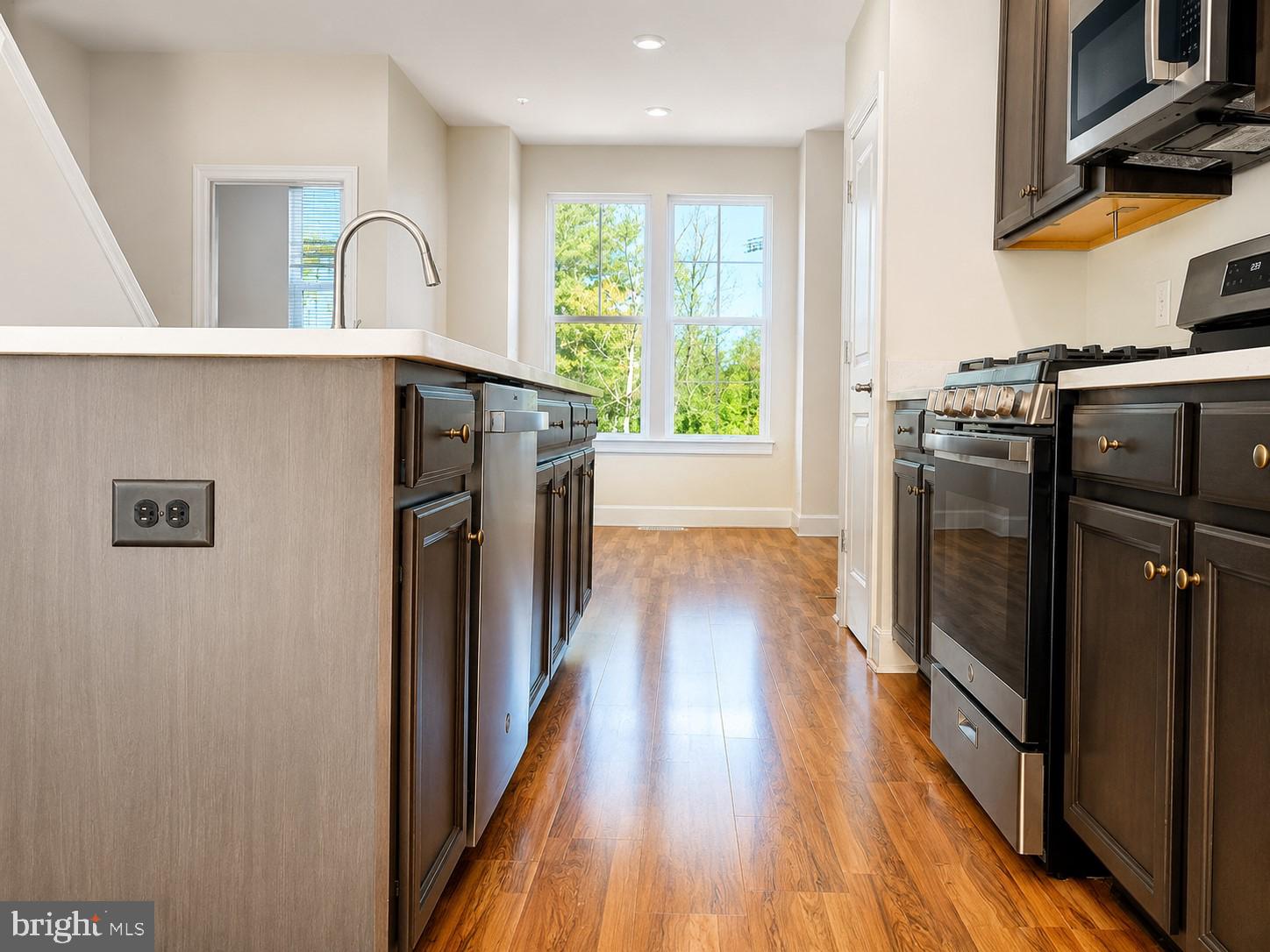 GATEWAY WEST - Residential
